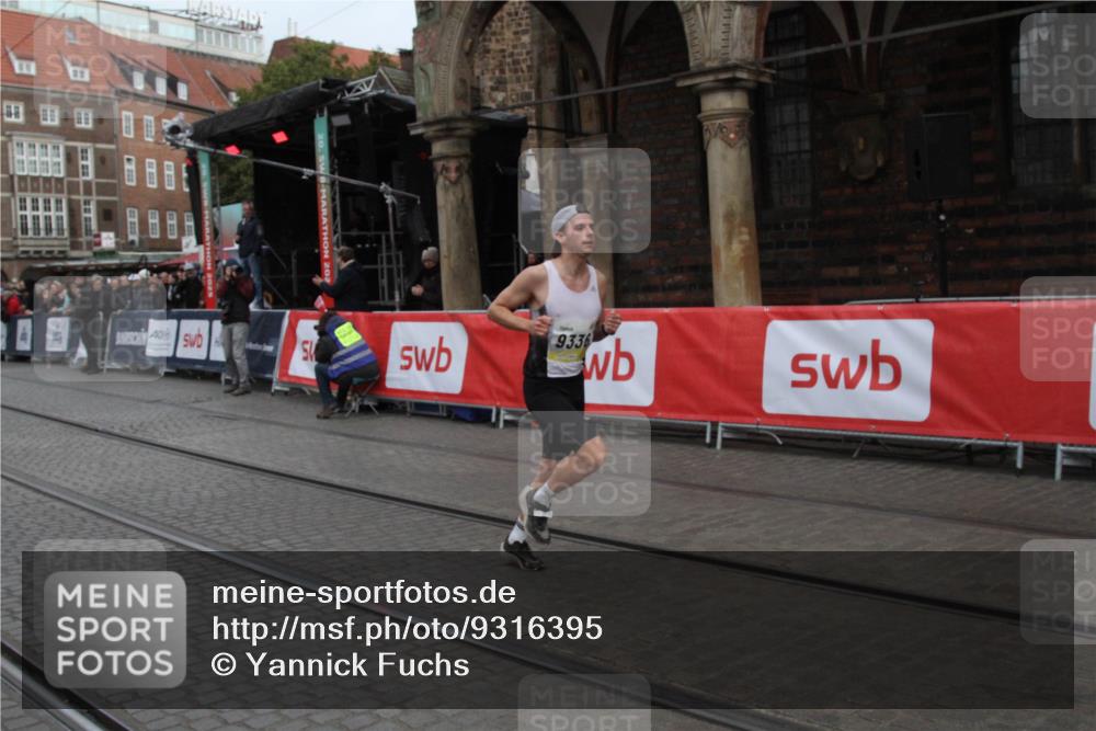 05.10.2025 - 20. swb-Marathon Bremen Yannick Fuchs http://msf.ph/oto/9316395 05.10.2025 10:35:29 Ziel 9336, 9340 meine-sportfotos.de