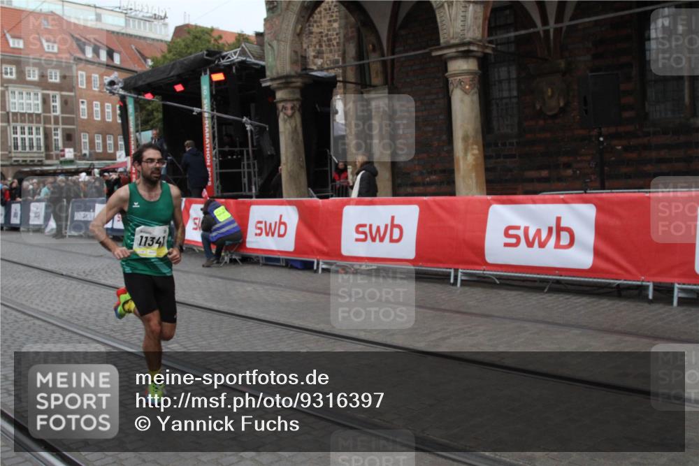 05.10.2025 - 20. swb-Marathon Bremen Yannick Fuchs http://msf.ph/oto/9316397 05.10.2025 10:35:36 Ziel 9697, 11341 meine-sportfotos.de