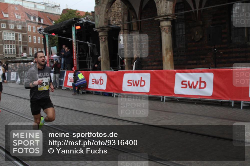 05.10.2025 - 20. swb-Marathon Bremen Yannick Fuchs http://msf.ph/oto/9316400 05.10.2025 10:35:45 Ziel 9596 meine-sportfotos.de