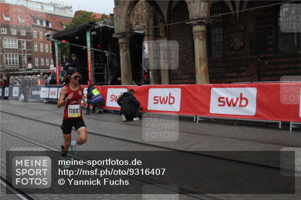 05.10.2025 - 20. swb-Marathon Bremen Yannick Fuchs http://msf.ph/oto/9316407 05.10.2025 10:36:35 Ziel 11687 meine-sportfotos.de