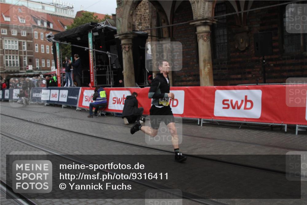 05.10.2025 - 20. swb-Marathon Bremen Yannick Fuchs http://msf.ph/oto/9316411 05.10.2025 10:36:57 Ziel 9429 meine-sportfotos.de