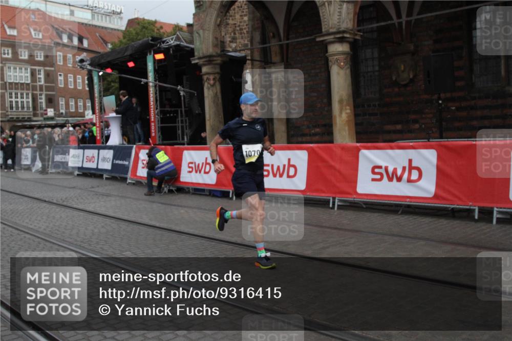 05.10.2025 - 20. swb-Marathon Bremen Yannick Fuchs http://msf.ph/oto/9316415 05.10.2025 10:37:27 Ziel 10704 meine-sportfotos.de