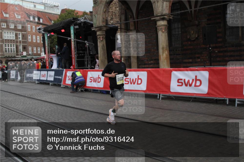 05.10.2025 - 20. swb-Marathon Bremen Yannick Fuchs http://msf.ph/oto/9316424 05.10.2025 10:38:08 Ziel 11328 meine-sportfotos.de