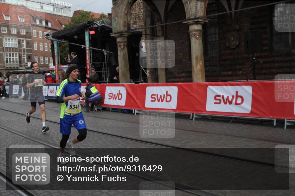 05.10.2025 - 20. swb-Marathon Bremen Yannick Fuchs http://msf.ph/oto/9316429 05.10.2025 10:38:53 Ziel 9341, 10352, 10517, 10967 meine-sportfotos.de