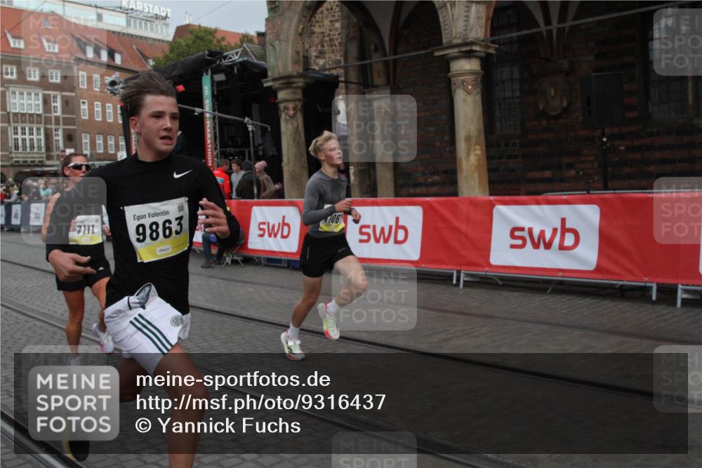 05.10.2025 - 20. swb-Marathon Bremen Yannick Fuchs http://msf.ph/oto/9316437 05.10.2025 10:39:27 Ziel 7111, 9239, 9863, 11067, 11343 meine-sportfotos.de