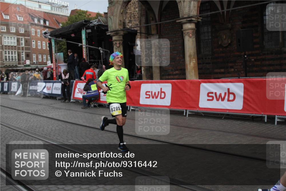 05.10.2025 - 20. swb-Marathon Bremen Yannick Fuchs http://msf.ph/oto/9316442 05.10.2025 10:39:42 Ziel 9289, 10525, 11418 meine-sportfotos.de