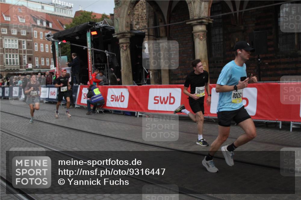 05.10.2025 - 20. swb-Marathon Bremen Yannick Fuchs http://msf.ph/oto/9316447 05.10.2025 10:39:56 Ziel 9213, 9922, 10052, 10171, 10175, 10176, 11335 meine-sportfotos.de