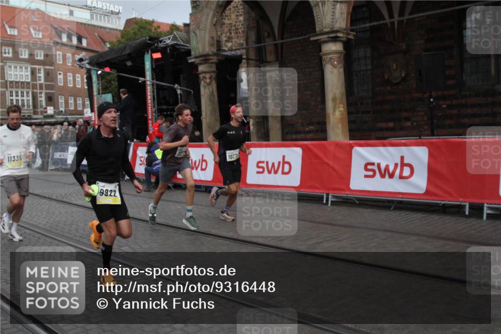 05.10.2025 - 20. swb-Marathon Bremen Yannick Fuchs http://msf.ph/oto/9316448 05.10.2025 10:39:56 Ziel 9213, 9922, 10052, 10171, 10175, 10176, 11335 meine-sportfotos.de