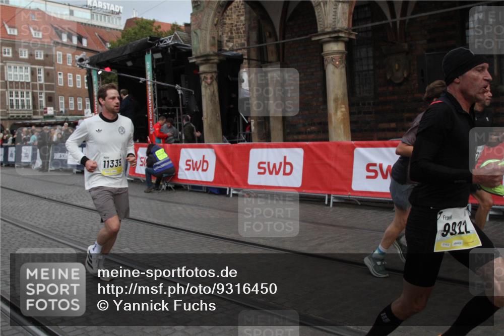 05.10.2025 - 20. swb-Marathon Bremen Yannick Fuchs http://msf.ph/oto/9316450 05.10.2025 10:39:57 Ziel 9213, 9922, 10175, 10176, 11335 meine-sportfotos.de