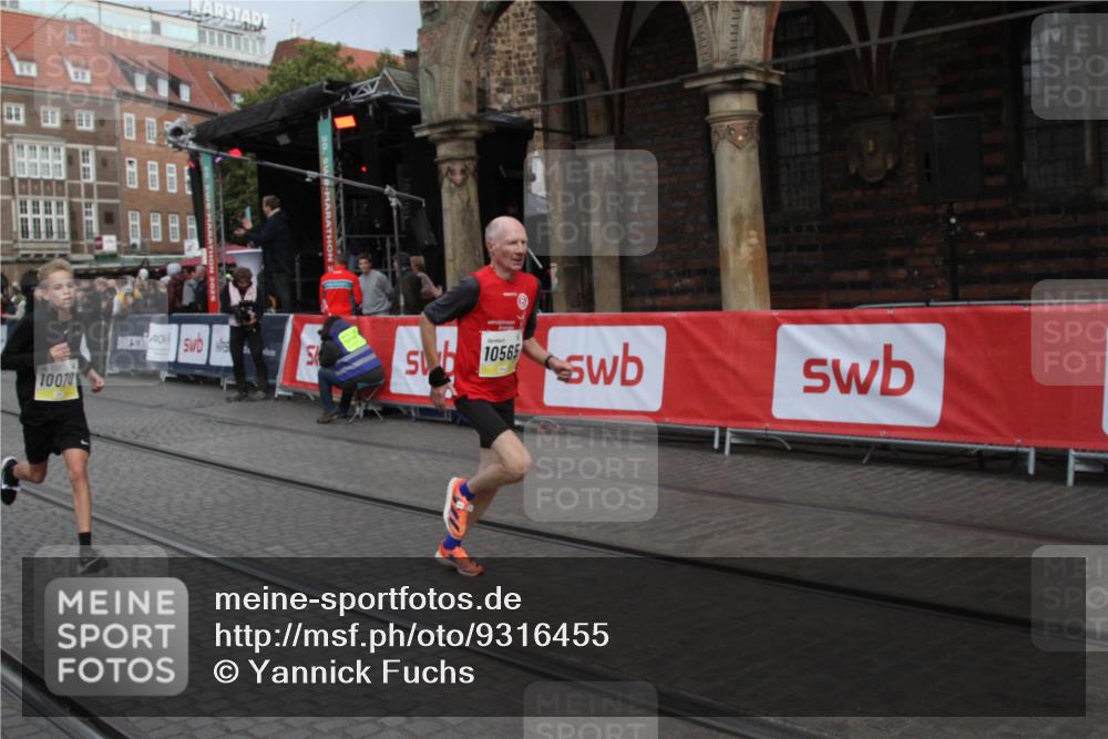 05.10.2025 - 20. swb-Marathon Bremen Yannick Fuchs http://msf.ph/oto/9316455 05.10.2025 10:40:31 Ziel 10070, 10565, 10686 meine-sportfotos.de