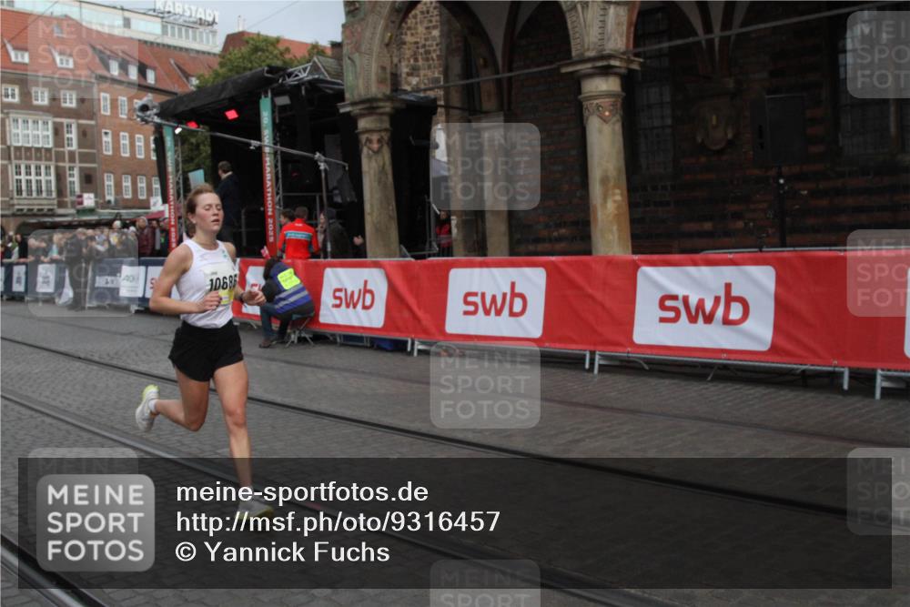 05.10.2025 - 20. swb-Marathon Bremen Yannick Fuchs http://msf.ph/oto/9316457 05.10.2025 10:40:35 Ziel 10686, 11114 meine-sportfotos.de