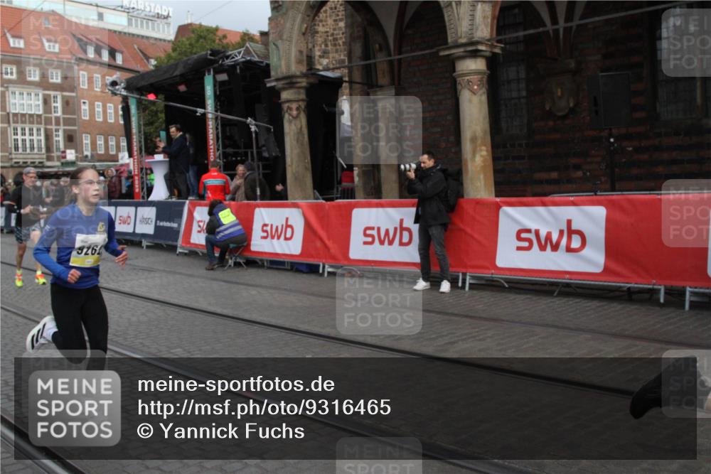 05.10.2025 - 20. swb-Marathon Bremen Yannick Fuchs http://msf.ph/oto/9316465 05.10.2025 10:41:23 Ziel 9262, 11086 meine-sportfotos.de