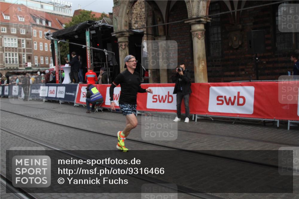 05.10.2025 - 20. swb-Marathon Bremen Yannick Fuchs http://msf.ph/oto/9316466 05.10.2025 10:41:24 Ziel 11086 meine-sportfotos.de