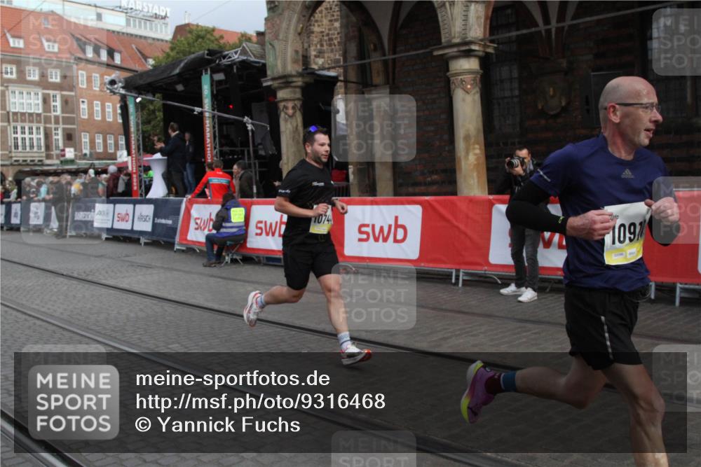 05.10.2025 - 20. swb-Marathon Bremen Yannick Fuchs http://msf.ph/oto/9316468 05.10.2025 10:41:33 Ziel 10744, 10910 meine-sportfotos.de