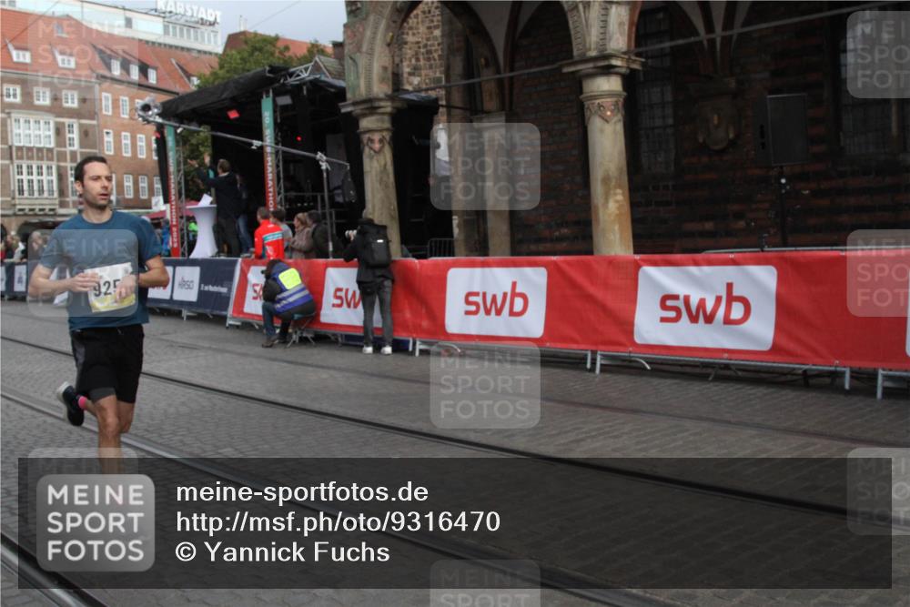 05.10.2025 - 20. swb-Marathon Bremen Yannick Fuchs http://msf.ph/oto/9316470 05.10.2025 10:41:50 Ziel 9253 meine-sportfotos.de