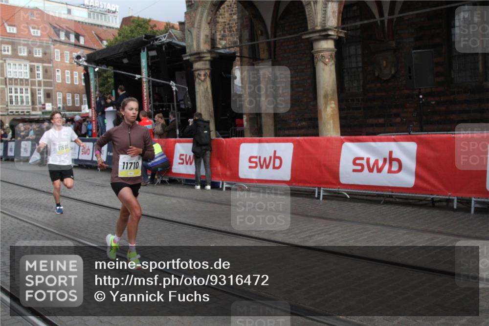 05.10.2025 - 20. swb-Marathon Bremen Yannick Fuchs http://msf.ph/oto/9316472 05.10.2025 10:41:58 Ziel 9884, 10104, 10691, 10880, 11581, 11710 meine-sportfotos.de
