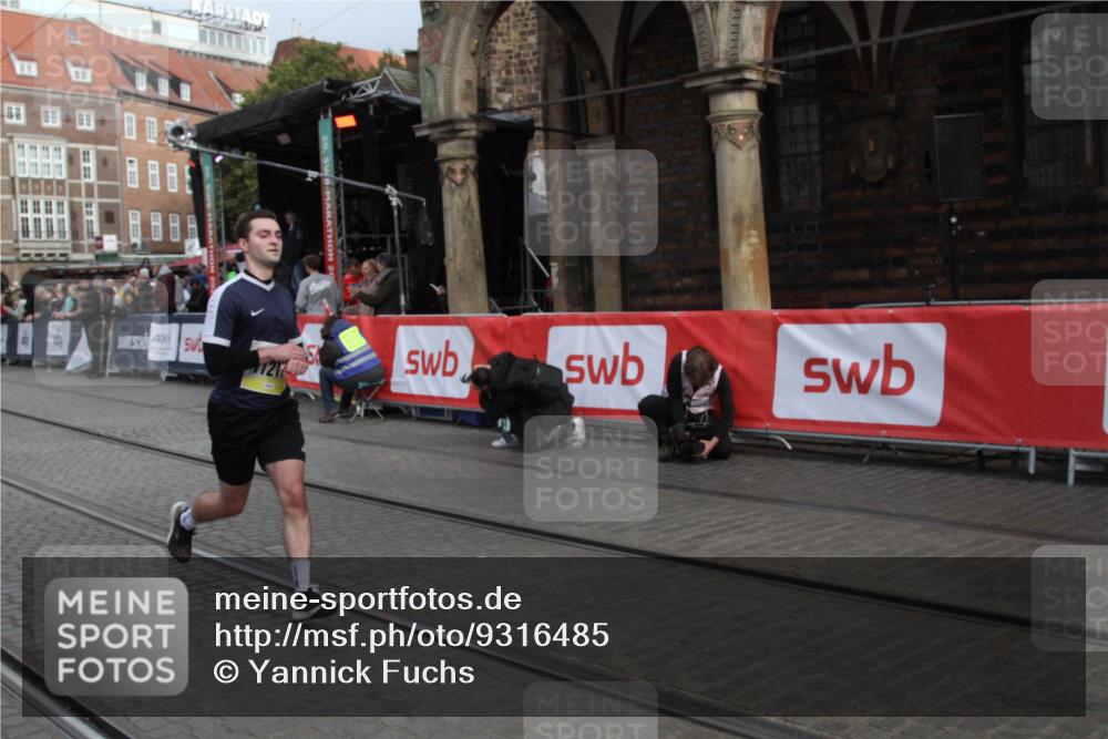 05.10.2025 - 20. swb-Marathon Bremen Yannick Fuchs http://msf.ph/oto/9316485 05.10.2025 10:42:21 Ziel 9700, 11217, 11422 meine-sportfotos.de