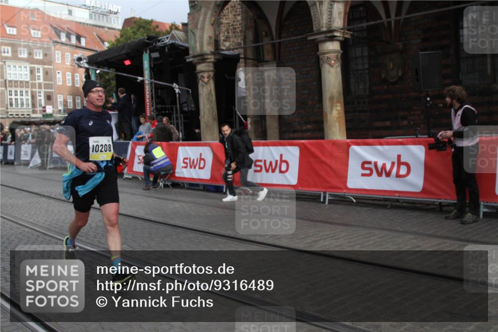 05.10.2025 - 20. swb-Marathon Bremen Yannick Fuchs http://msf.ph/oto/9316489 05.10.2025 10:42:31 Ziel 10208 meine-sportfotos.de