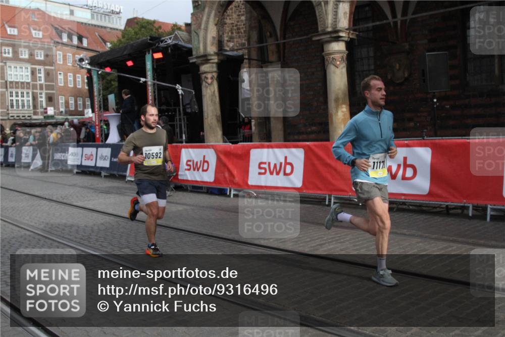 05.10.2025 - 20. swb-Marathon Bremen Yannick Fuchs http://msf.ph/oto/9316496 05.10.2025 10:42:45 Ziel 10592, 11178 meine-sportfotos.de