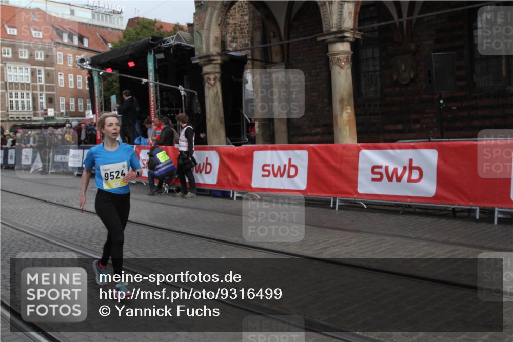 05.10.2025 - 20. swb-Marathon Bremen Yannick Fuchs http://msf.ph/oto/9316499 05.10.2025 10:42:54 Ziel 9524, 11640 meine-sportfotos.de