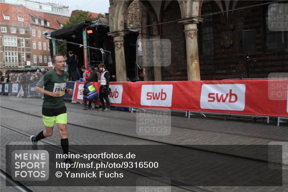 05.10.2025 - 20. swb-Marathon Bremen Yannick Fuchs http://msf.ph/oto/9316500 05.10.2025 10:42:57 Ziel 10624, 11640 meine-sportfotos.de