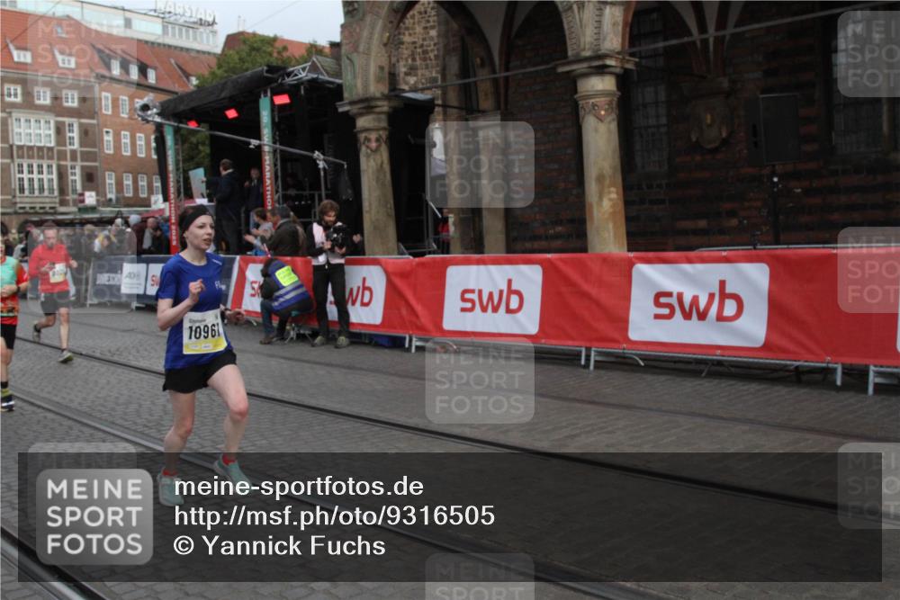 05.10.2025 - 20. swb-Marathon Bremen Yannick Fuchs http://msf.ph/oto/9316505 05.10.2025 10:43:11 Ziel 9006, 10553, 10961, 11476 meine-sportfotos.de