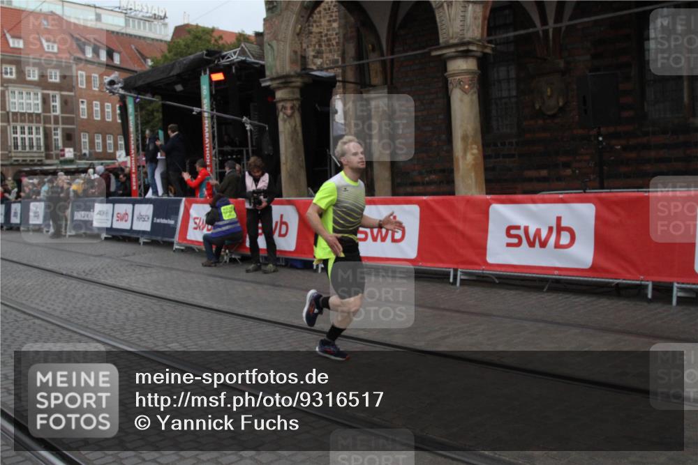 05.10.2025 - 20. swb-Marathon Bremen Yannick Fuchs http://msf.ph/oto/9316517 05.10.2025 10:43:53 Ziel 9270 meine-sportfotos.de