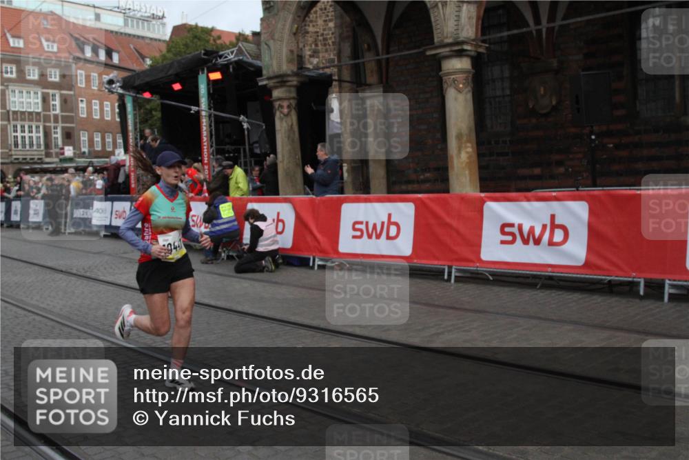 05.10.2025 - 20. swb-Marathon Bremen Yannick Fuchs http://msf.ph/oto/9316565 05.10.2025 10:45:30 Ziel 10447, 11346, 11403, 11585 meine-sportfotos.de