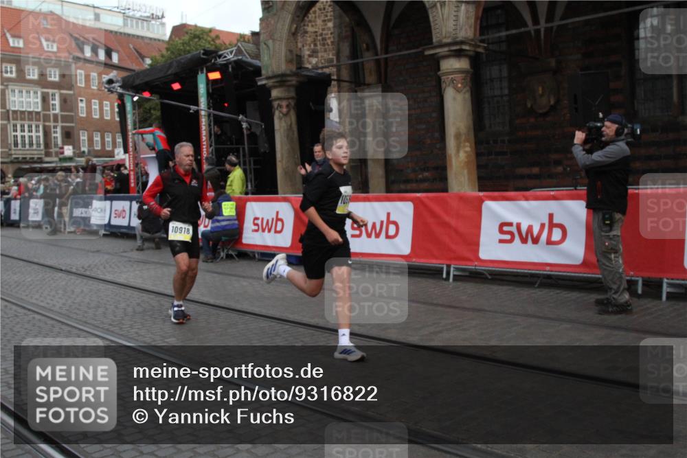 05.10.2025 - 20. swb-Marathon Bremen Yannick Fuchs http://msf.ph/oto/9316822 05.10.2025 10:51:42 Ziel 8333, 9268, 10584, 10716, 10918, 11484 meine-sportfotos.de