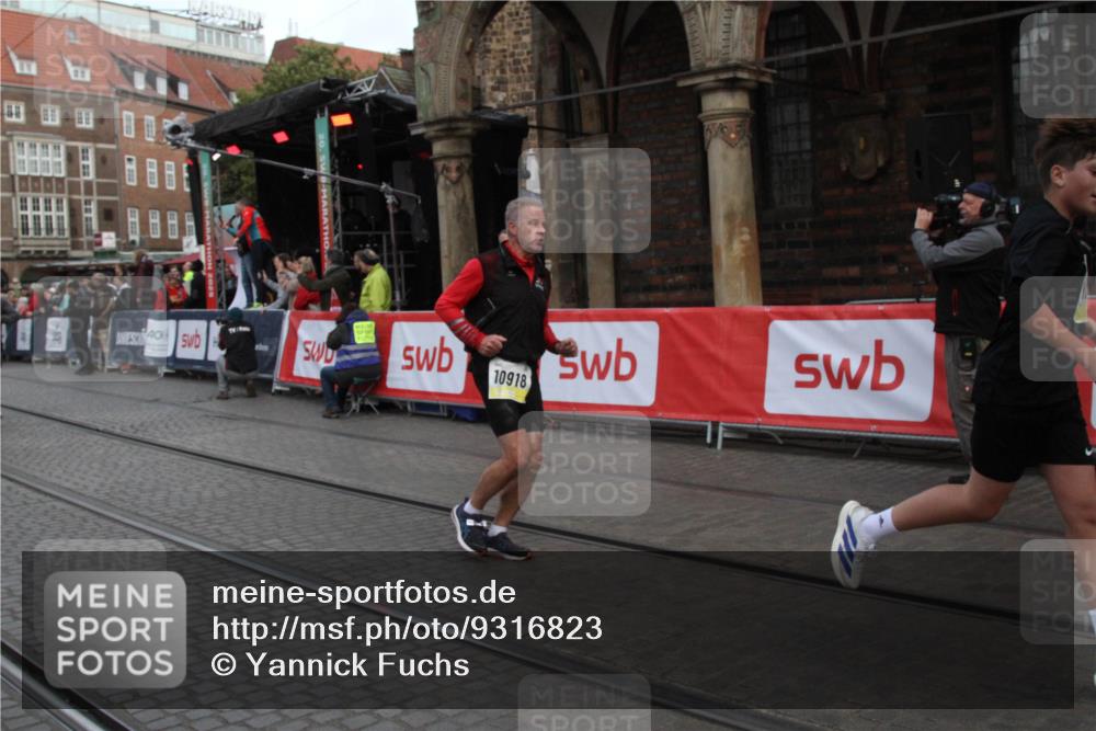 05.10.2025 - 20. swb-Marathon Bremen Yannick Fuchs http://msf.ph/oto/9316823 05.10.2025 10:51:42 Ziel 8333, 9268, 10584, 10716, 10918, 11484 meine-sportfotos.de