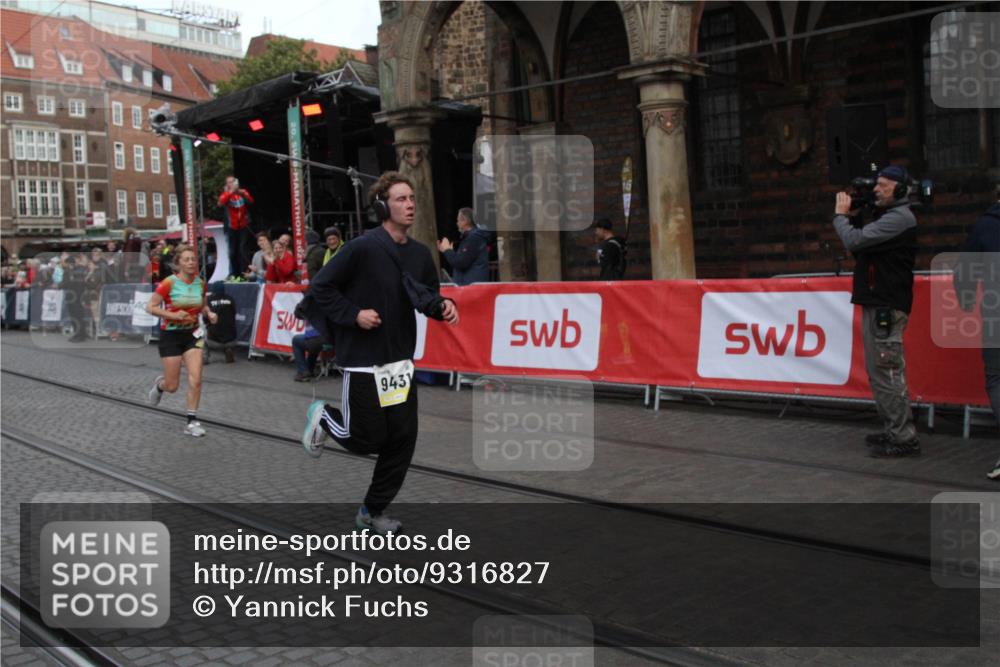 05.10.2025 - 20. swb-Marathon Bremen Yannick Fuchs http://msf.ph/oto/9316827 05.10.2025 10:51:48 Ziel 9259, 9506, 10436, 10968, 11689, 11696 meine-sportfotos.de