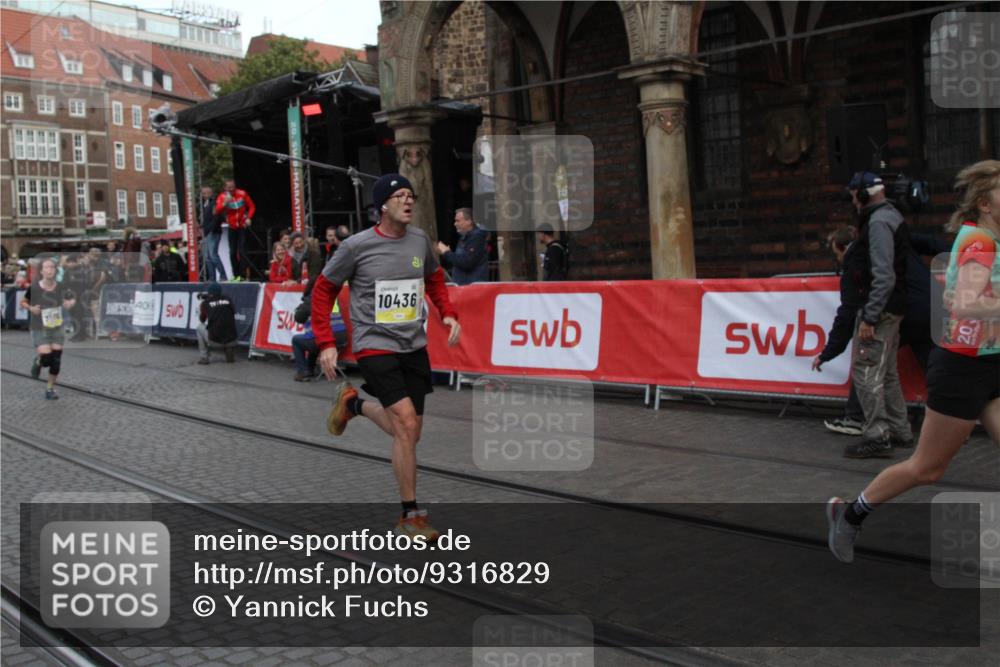 05.10.2025 - 20. swb-Marathon Bremen Yannick Fuchs http://msf.ph/oto/9316829 05.10.2025 10:51:50 Ziel 9004, 9259, 9506, 10436, 10968, 11361, 11689, 11696 meine-sportfotos.de