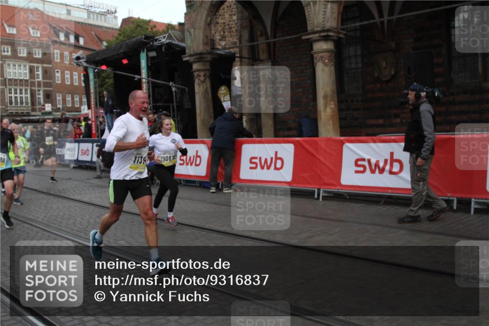 05.10.2025 - 20. swb-Marathon Bremen Yannick Fuchs http://msf.ph/oto/9316837 05.10.2025 10:52:02 Ziel 9683, 10380, 10581, 10625, 10817, 11136, 11325, 11394 meine-sportfotos.de