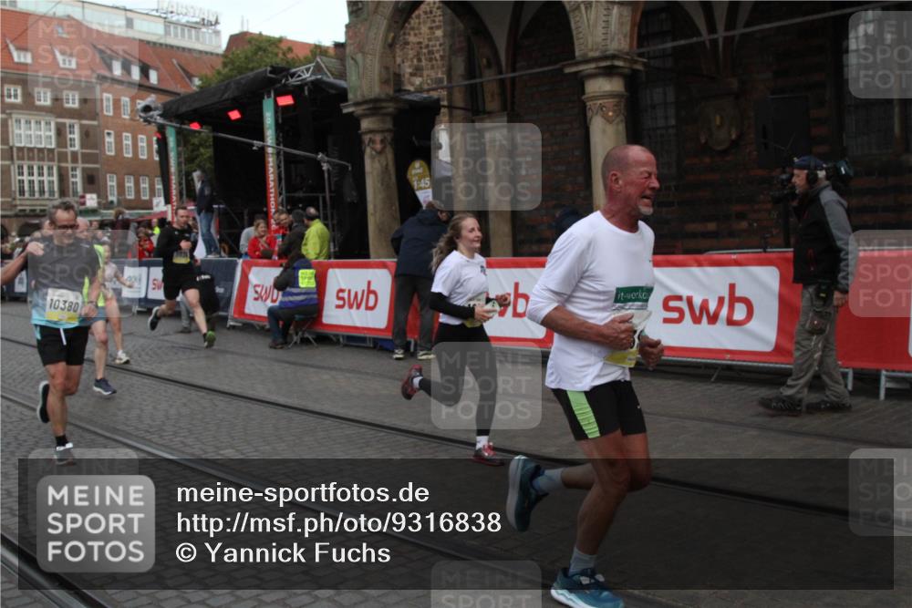 05.10.2025 - 20. swb-Marathon Bremen Yannick Fuchs http://msf.ph/oto/9316838 05.10.2025 10:52:02 Ziel 9683, 10380, 10581, 10625, 10817, 11136, 11325, 11394 meine-sportfotos.de