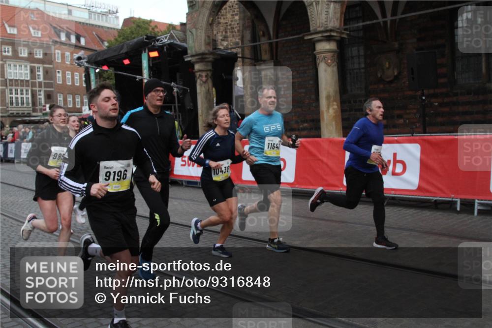 05.10.2025 - 20. swb-Marathon Bremen Yannick Fuchs http://msf.ph/oto/9316848 05.10.2025 10:52:16 Ziel 9196, 9852, 10038, 10240, 10438, 10668, 10727, 10900, 10942, 11641 meine-sportfotos.de
