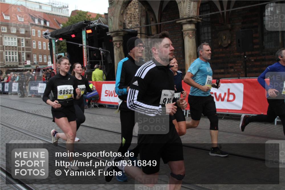 05.10.2025 - 20. swb-Marathon Bremen Yannick Fuchs http://msf.ph/oto/9316849 05.10.2025 10:52:17 Ziel 9196, 9852, 10038, 10240, 10438, 10668, 10727, 10900, 10942, 11458, 11641 meine-sportfotos.de