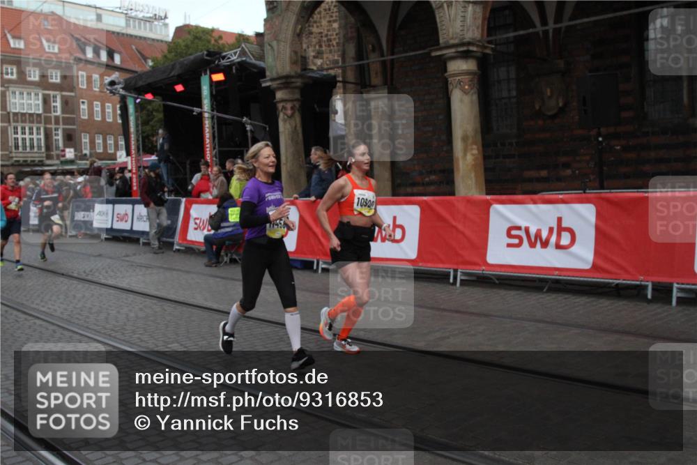 05.10.2025 - 20. swb-Marathon Bremen Yannick Fuchs http://msf.ph/oto/9316853 05.10.2025 10:52:22 Ziel 9955, 9987, 10900, 10927, 11128, 11458, 11491, 11665 meine-sportfotos.de