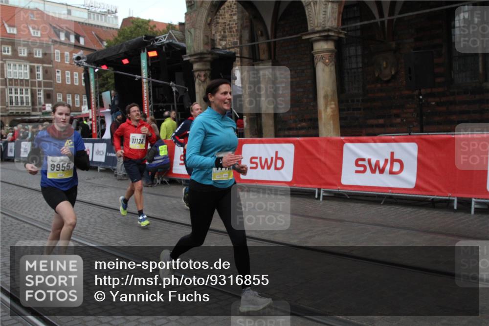 05.10.2025 - 20. swb-Marathon Bremen Yannick Fuchs http://msf.ph/oto/9316855 05.10.2025 10:52:23 Ziel 9584, 9955, 9987, 10719, 10927, 11128, 11458, 11491, 11665 meine-sportfotos.de