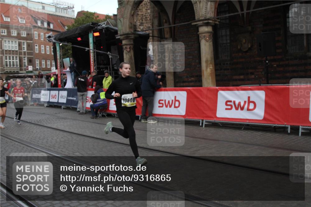 05.10.2025 - 20. swb-Marathon Bremen Yannick Fuchs http://msf.ph/oto/9316865 05.10.2025 10:52:35 Ziel 8888, 9903, 10327, 10388, 10608, 11283, 11387, 11413 meine-sportfotos.de