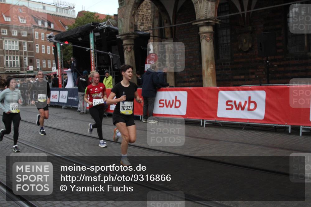 05.10.2025 - 20. swb-Marathon Bremen Yannick Fuchs http://msf.ph/oto/9316866 05.10.2025 10:52:37 Ziel 8888, 9439, 9903, 10327, 10388, 11283, 11387, 11413 meine-sportfotos.de