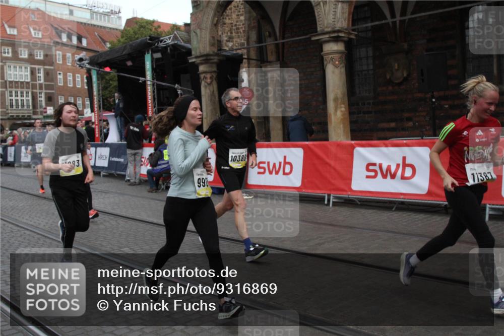 05.10.2025 - 20. swb-Marathon Bremen Yannick Fuchs http://msf.ph/oto/9316869 05.10.2025 10:52:38 Ziel 8888, 9439, 9903, 10388, 10548, 11283, 11387, 11413 meine-sportfotos.de