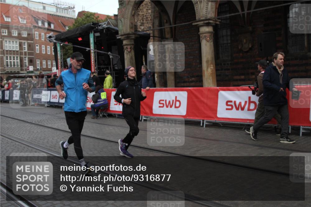 05.10.2025 - 20. swb-Marathon Bremen Yannick Fuchs http://msf.ph/oto/9316877 05.10.2025 10:52:50 Ziel 9214, 9501, 9581, 10308, 10309, 10833, 10997, 11012, 11382, 11417, 11587 meine-sportfotos.de