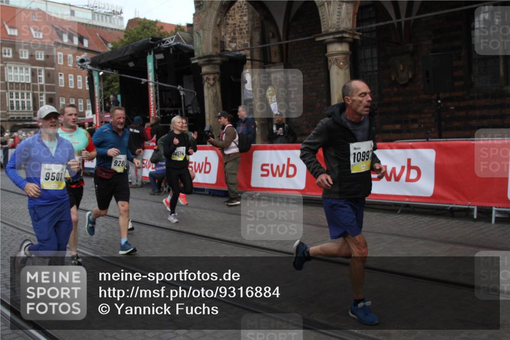 05.10.2025 - 20. swb-Marathon Bremen Yannick Fuchs http://msf.ph/oto/9316884 05.10.2025 10:52:55 Ziel 9214, 9284, 9501, 9830, 9985, 10308, 10309, 10514, 10997 meine-sportfotos.de