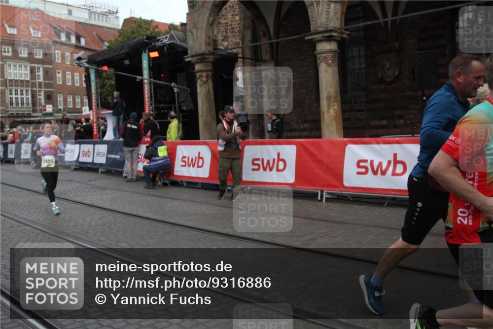 05.10.2025 - 20. swb-Marathon Bremen Yannick Fuchs http://msf.ph/oto/9316886 05.10.2025 10:52:57 Ziel 9284, 9830, 9985, 10514, 10955 meine-sportfotos.de
