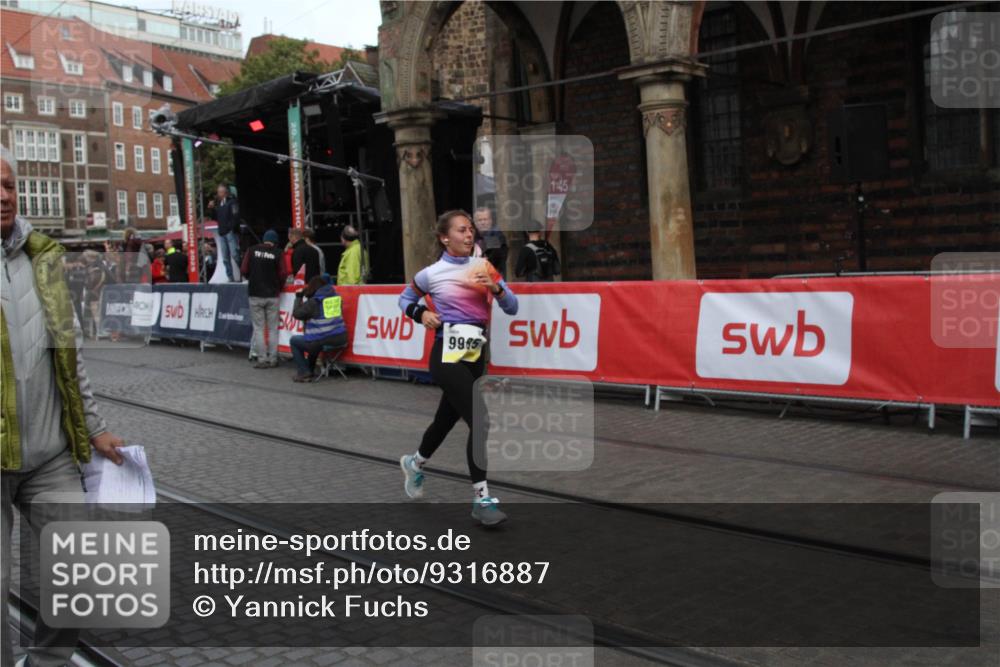 05.10.2025 - 20. swb-Marathon Bremen Yannick Fuchs http://msf.ph/oto/9316887 05.10.2025 10:52:58 Ziel 9985, 10955 meine-sportfotos.de