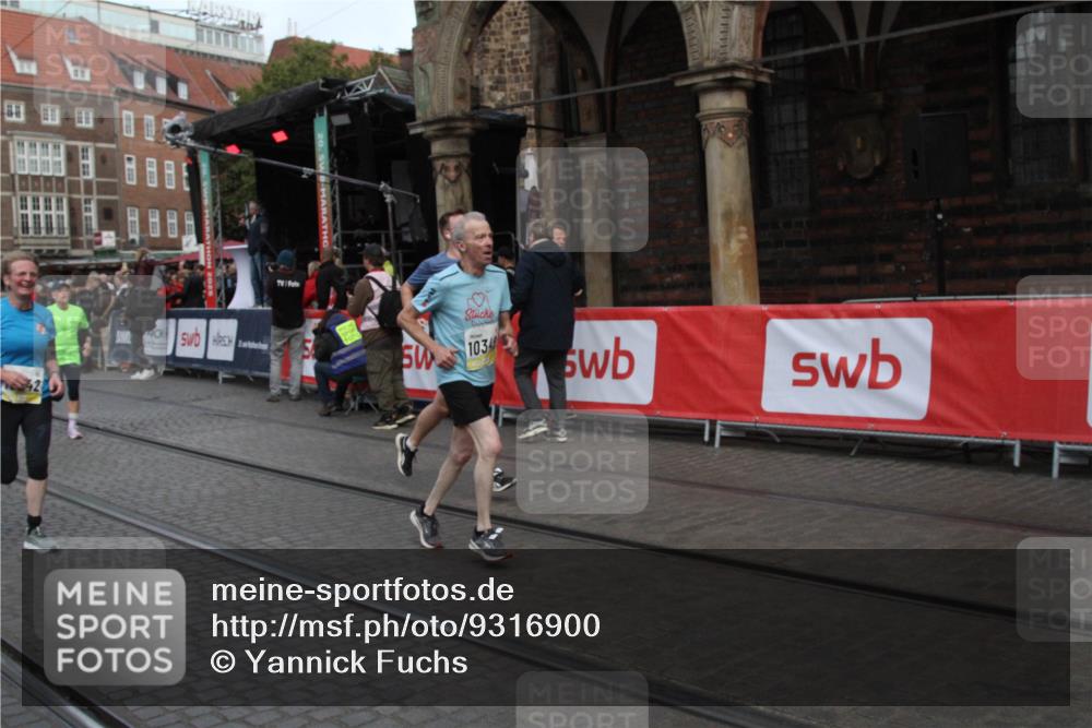 05.10.2025 - 20. swb-Marathon Bremen Yannick Fuchs http://msf.ph/oto/9316900 05.10.2025 10:53:16 Ziel 9449, 9703, 9834, 10242, 10349, 10460, 10466, 10958, 11377, 11512 meine-sportfotos.de