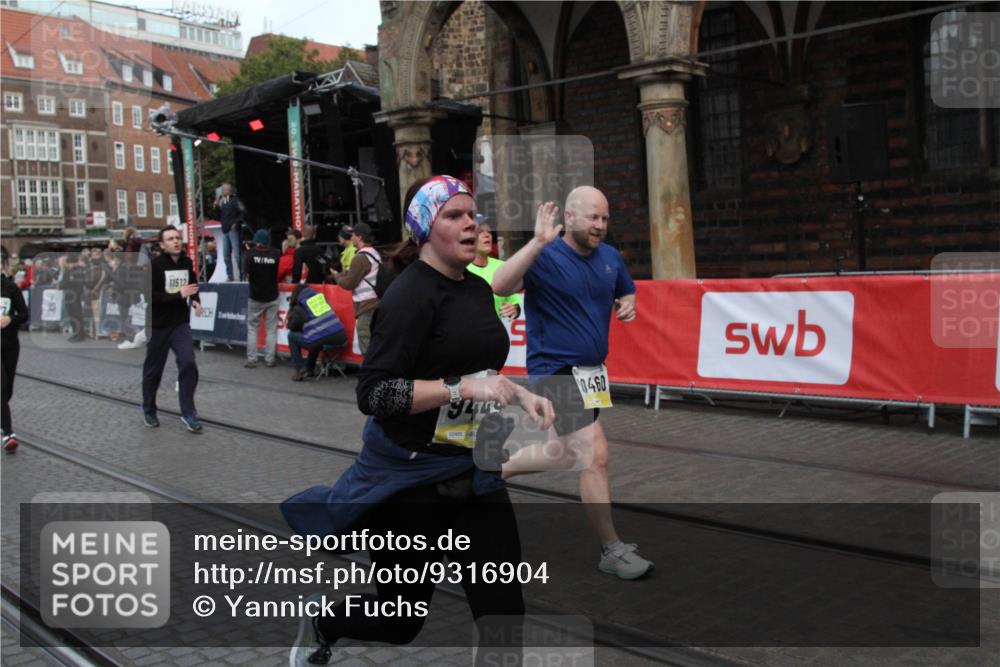 05.10.2025 - 20. swb-Marathon Bremen Yannick Fuchs http://msf.ph/oto/9316904 05.10.2025 10:53:18 Ziel 9449, 9834, 9956, 10242, 10460, 10806, 10958, 10993, 11377, 11510, 11512 meine-sportfotos.de