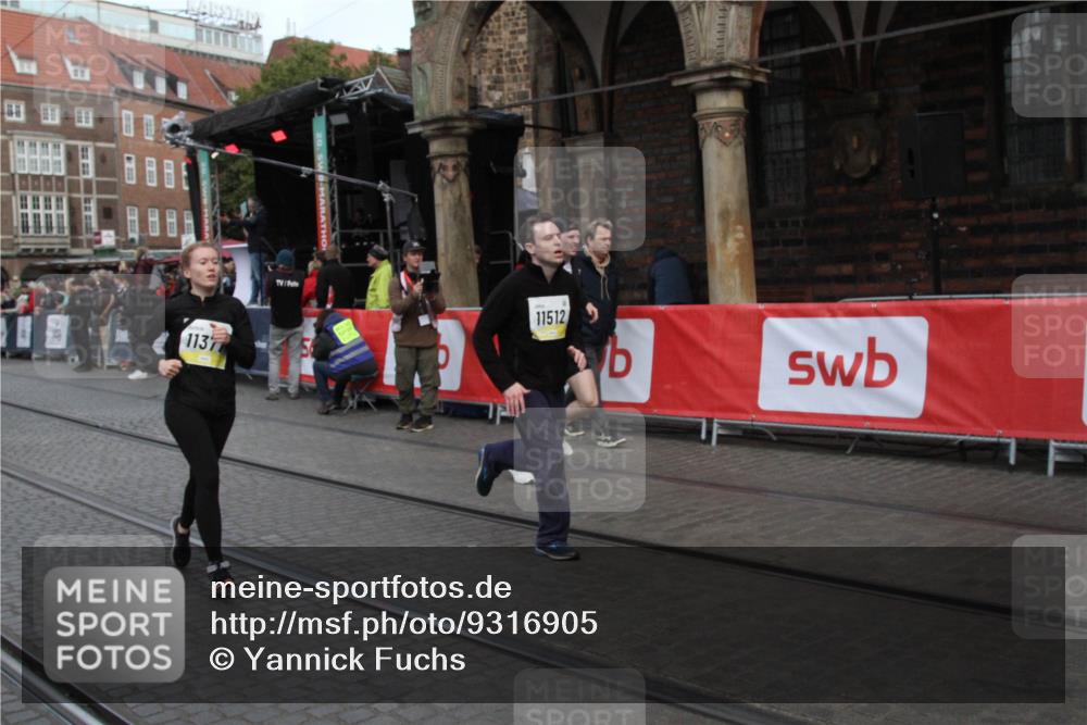 05.10.2025 - 20. swb-Marathon Bremen Yannick Fuchs http://msf.ph/oto/9316905 05.10.2025 10:53:19 Ziel 9834, 9956, 10460, 10806, 10958, 10993, 11377, 11510, 11512 meine-sportfotos.de