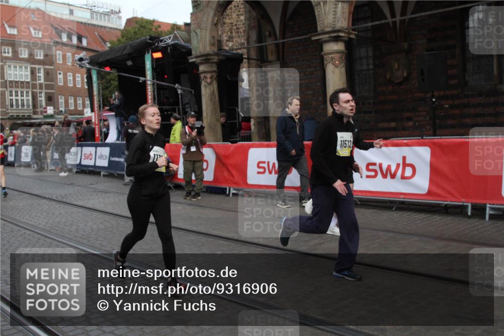 05.10.2025 - 20. swb-Marathon Bremen Yannick Fuchs http://msf.ph/oto/9316906 05.10.2025 10:53:19 Ziel 9834, 9956, 10460, 10806, 10958, 10993, 11377, 11510, 11512 meine-sportfotos.de