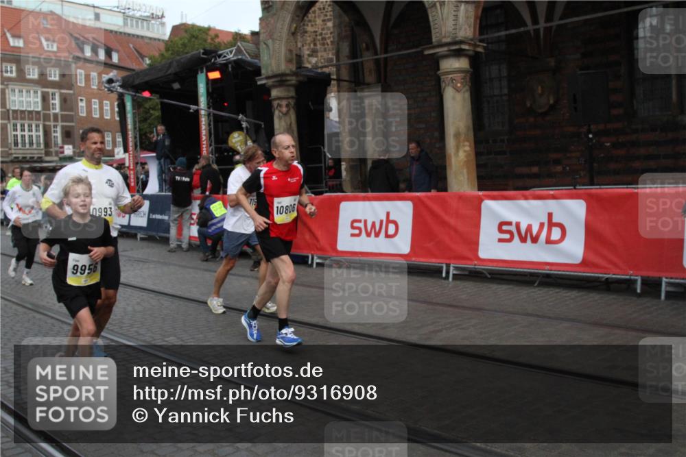05.10.2025 - 20. swb-Marathon Bremen Yannick Fuchs http://msf.ph/oto/9316908 05.10.2025 10:53:22 Ziel 9263, 9539, 9956, 10317, 10806, 10993, 11175, 11510 meine-sportfotos.de